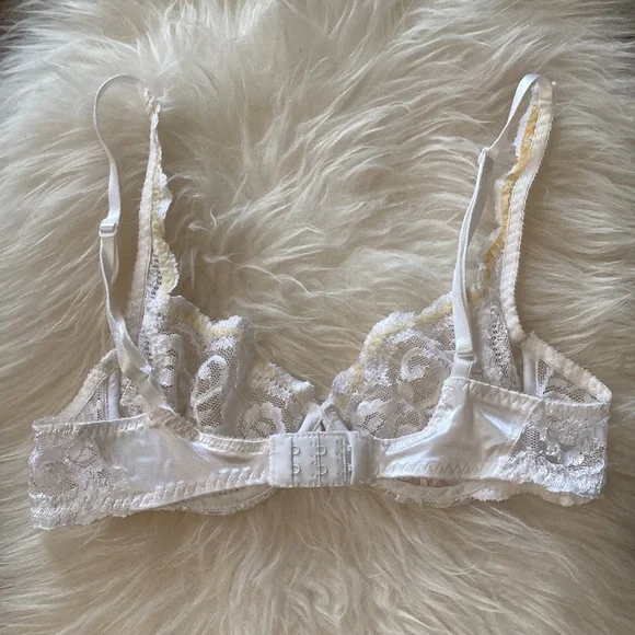 Vintage Gold tab Victoria’s Secret bra - Picture 3 of 3